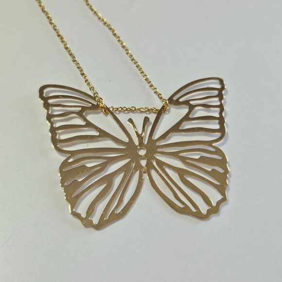 ***Final Sale*** Gold tone filigree butterfly pendant necklace - Picture 14 of 14